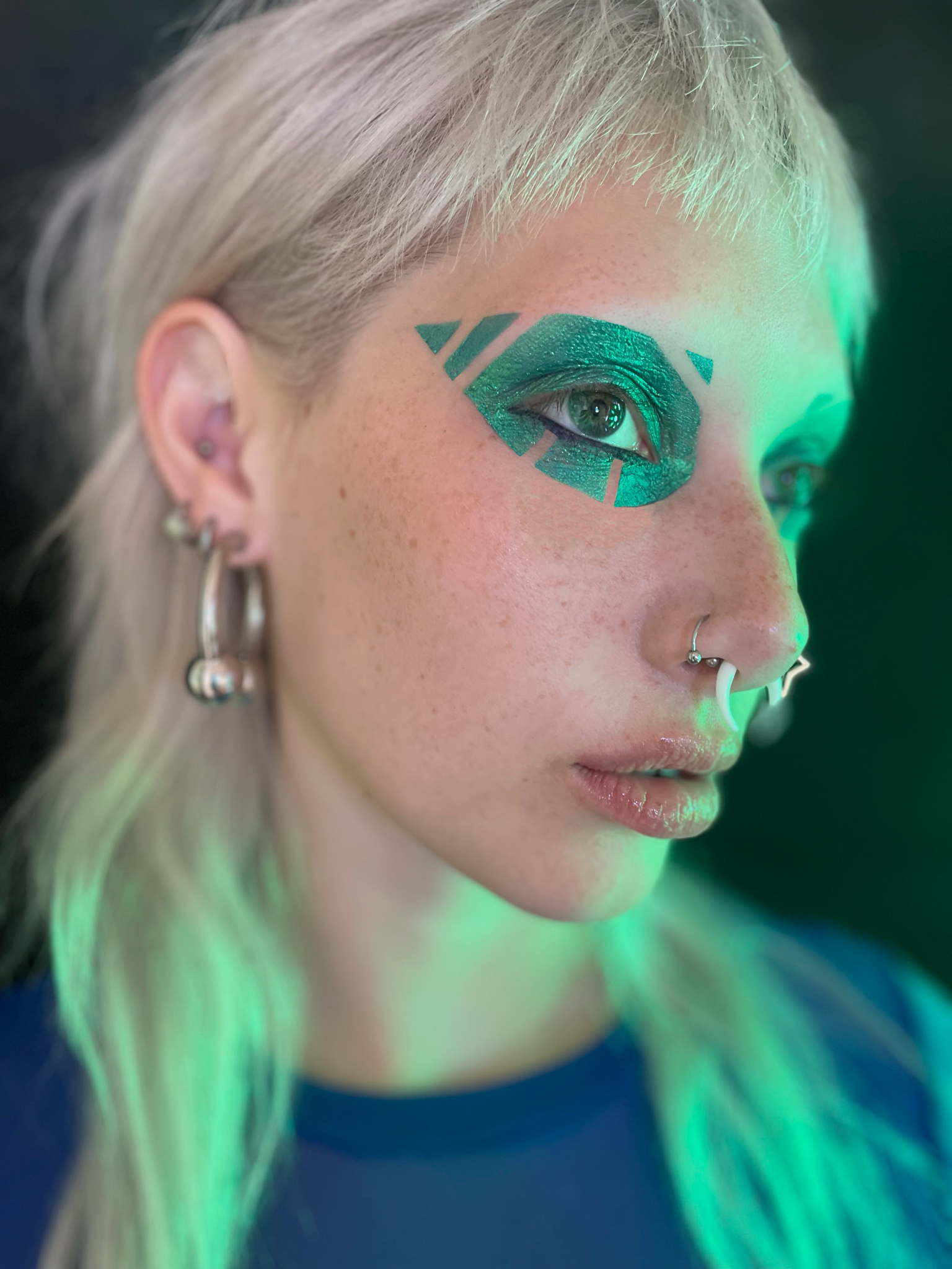 Side view of a model with light skin wearing Colorwand in Figeater around their eye.