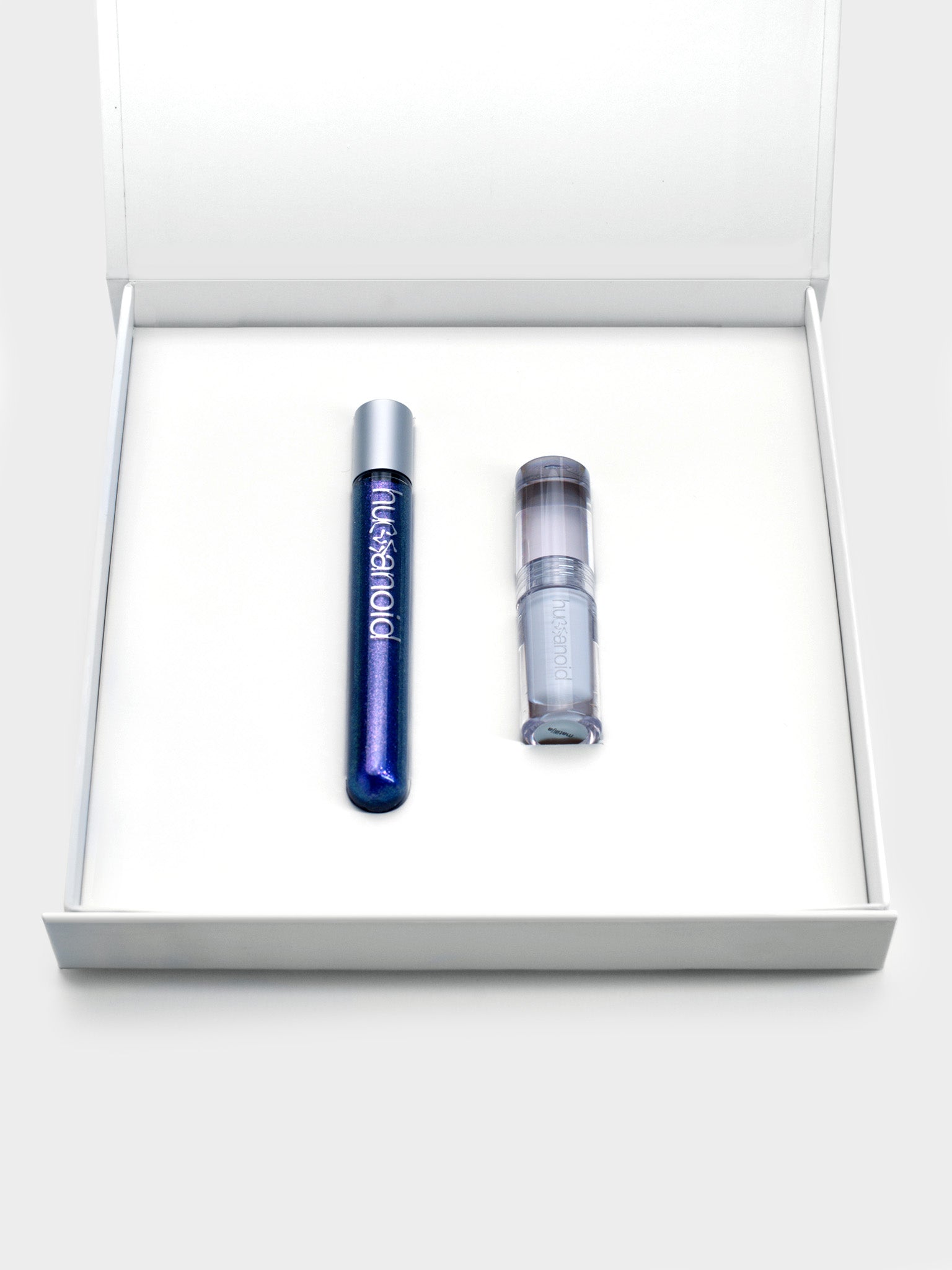 Close up of Trial Bundle with 1 colorwand and 1 deepdive colorpot in a white box.